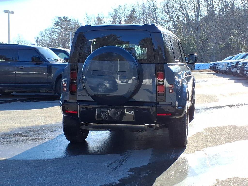 Land Rover Defender 2025