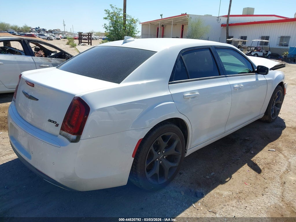 Chrysler 300 2021