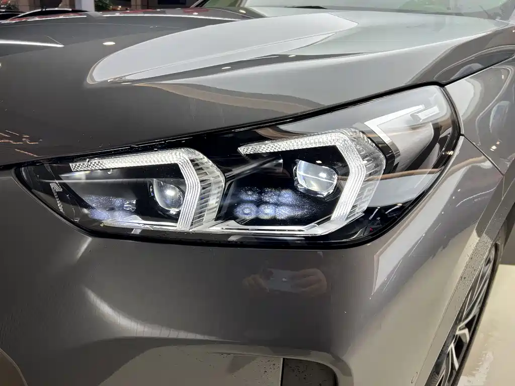 BMW iX1 2024