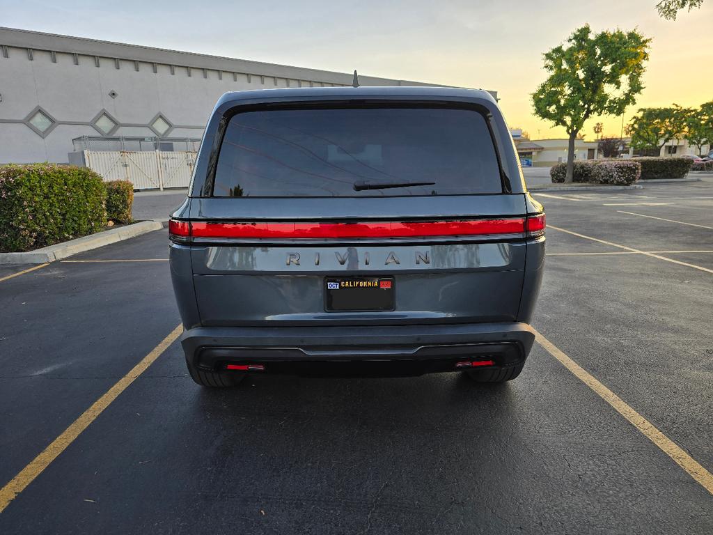 Rivian R1S 2025