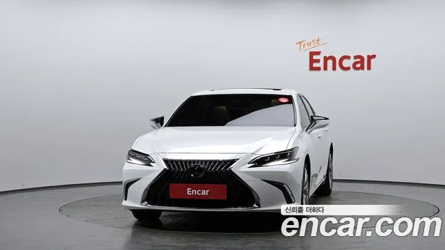 Lexus ES 2024