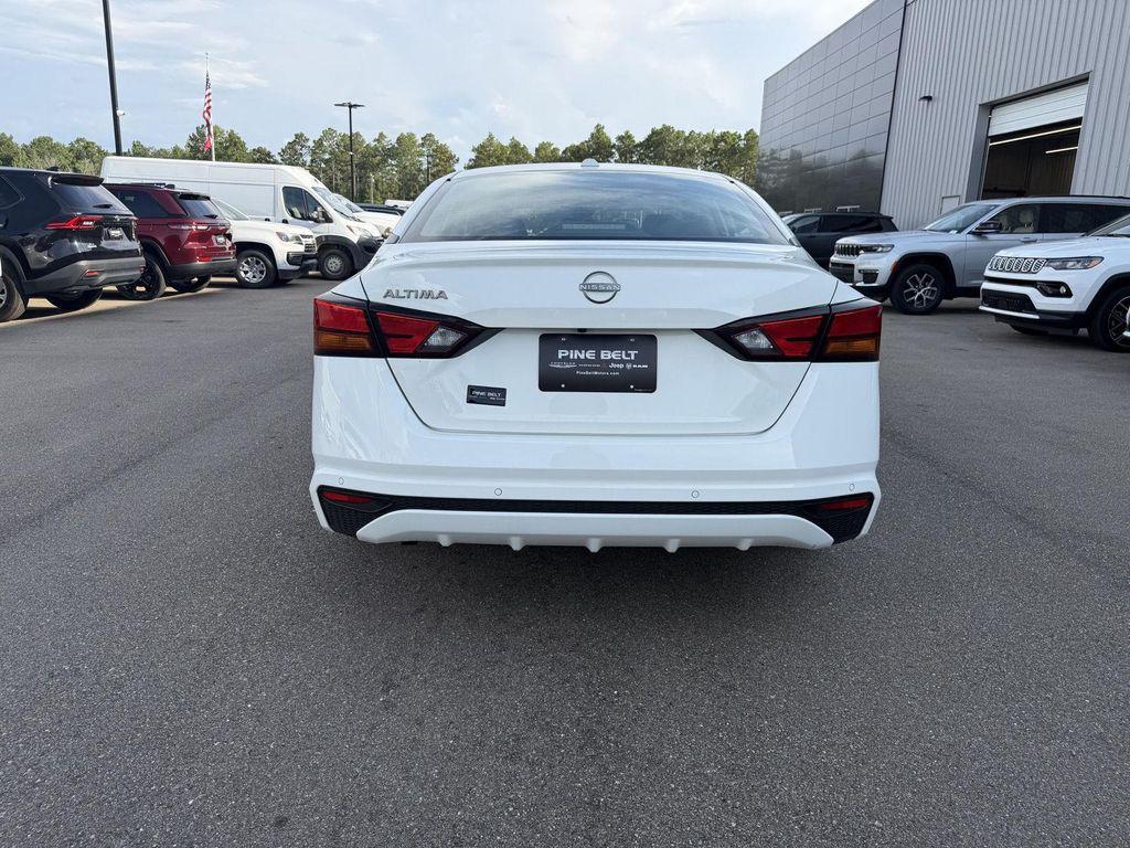 Nissan Altima 2025