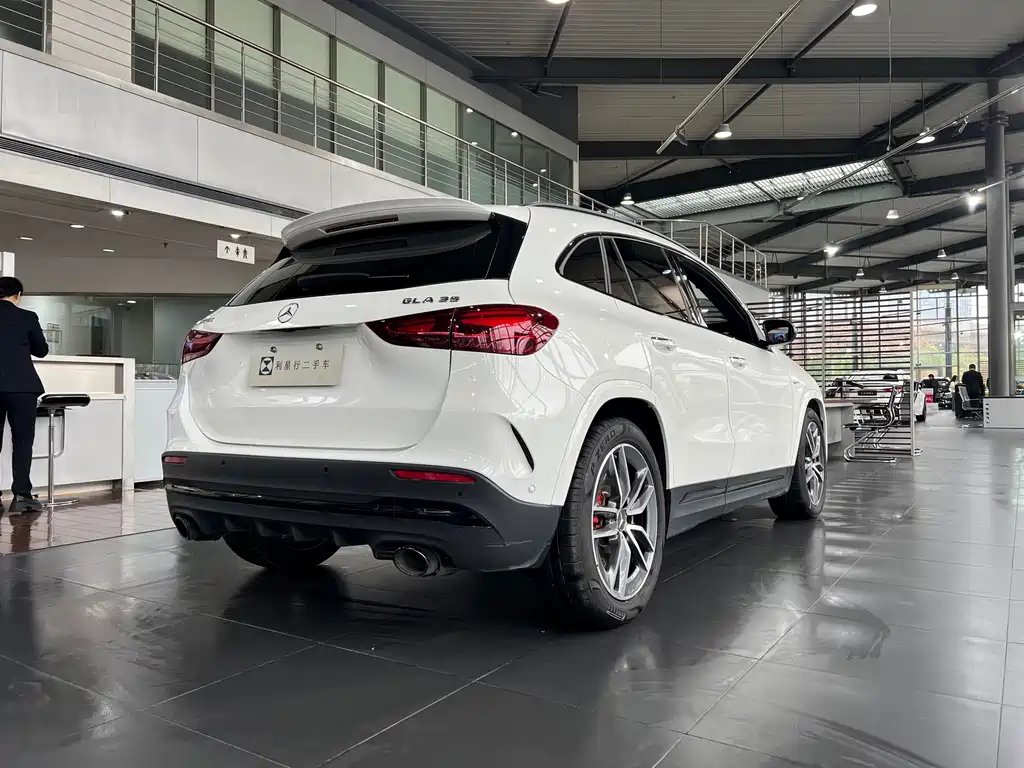 Mercedes-Benz GLA AMG 2025