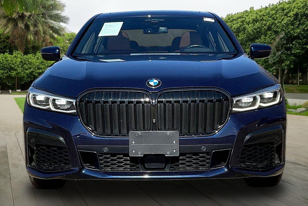 BMW 750 2022