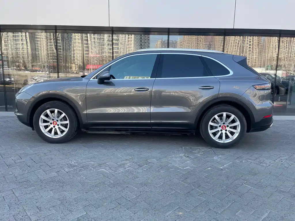 Porsche Cayenne 2022