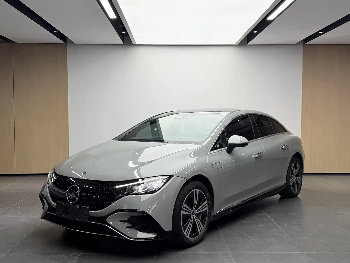 Mercedes-Benz EQE 2024