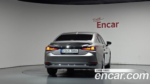 Lexus ES 2024