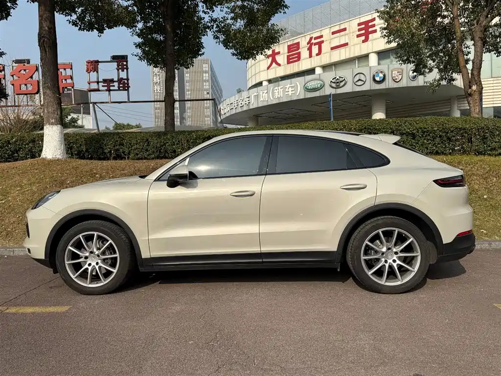 Porsche Cayenne 2022