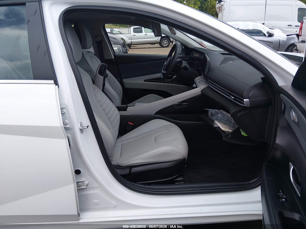 Hyundai Elantra 2025