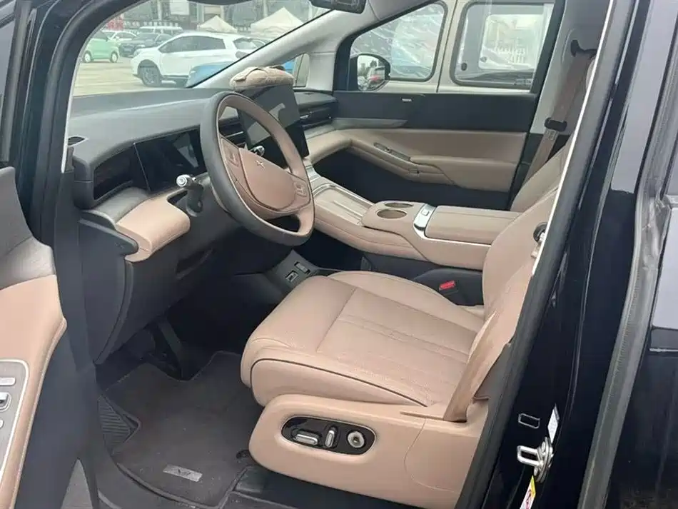 Xpeng X9 2025