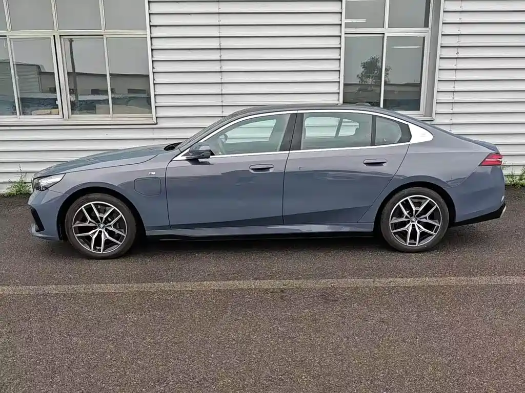 BMW i5 2024