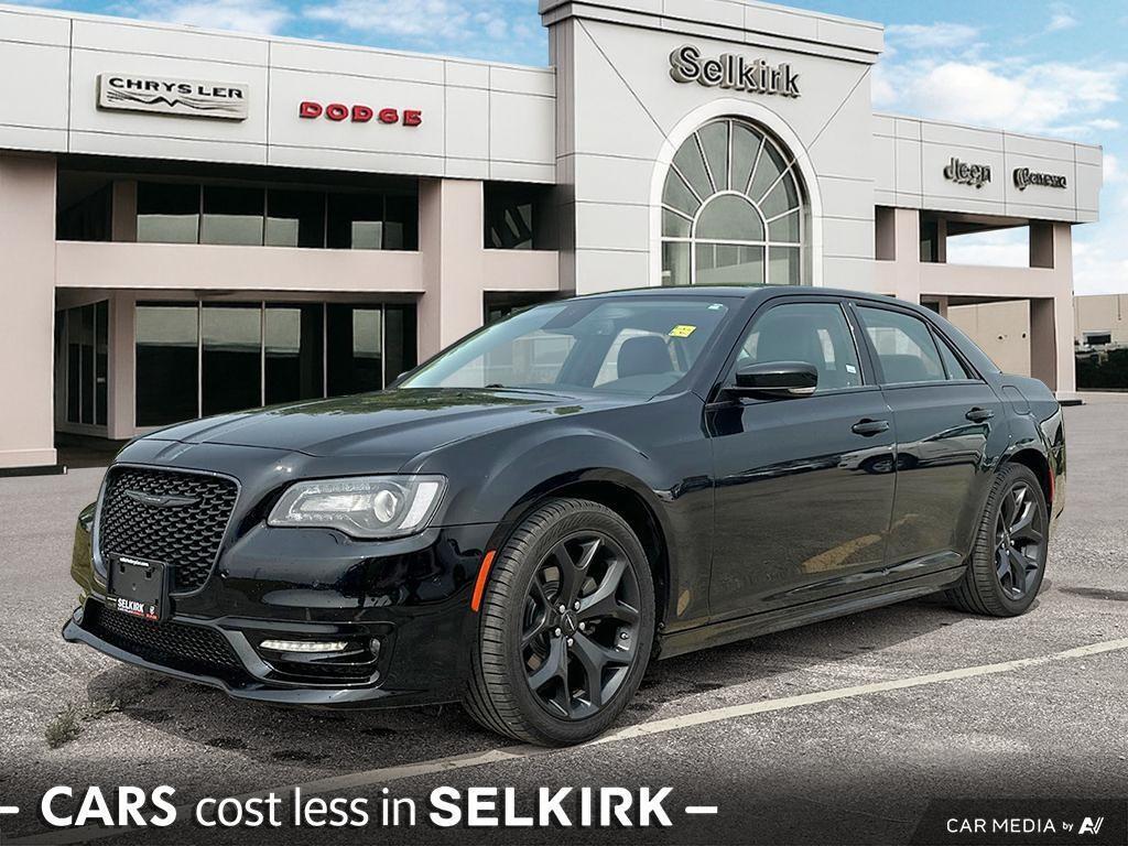 Chrysler 300 2022