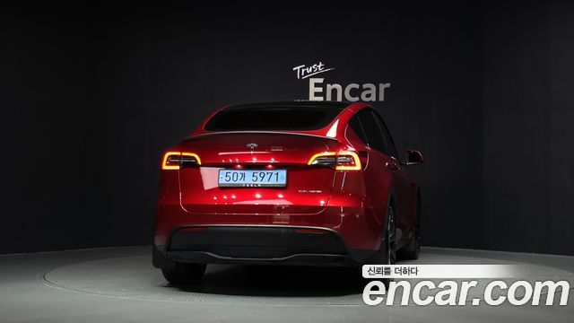 Tesla Model Y 2024