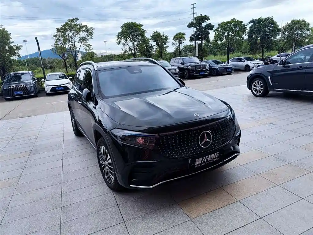Mercedes-Benz EQB 2026