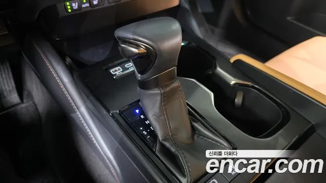 Lexus ES 2022