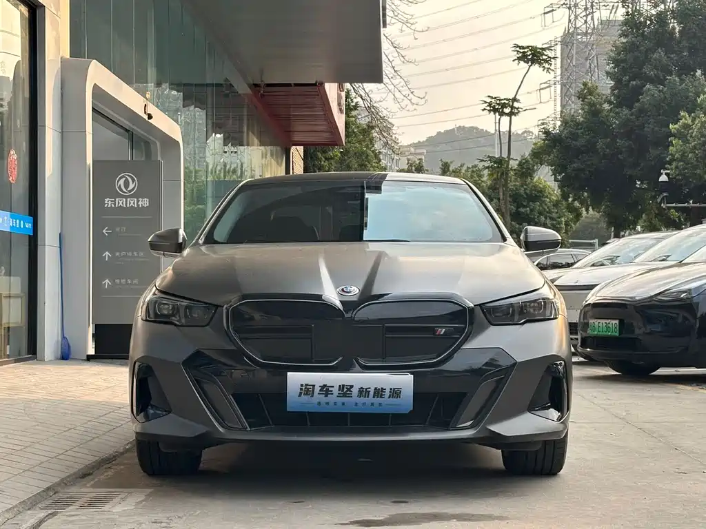 BMW i5 2025