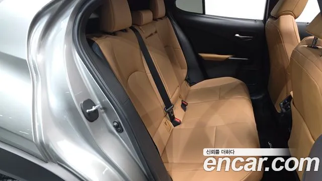 Lexus UX 2024
