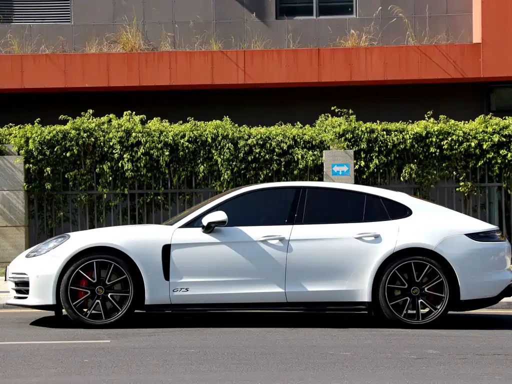 Porsche Panamera 2023