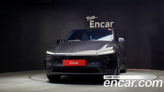 Tesla Model Y 2025