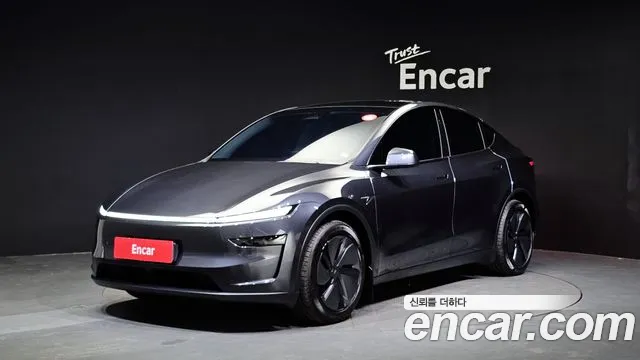 Tesla Model Y 2025