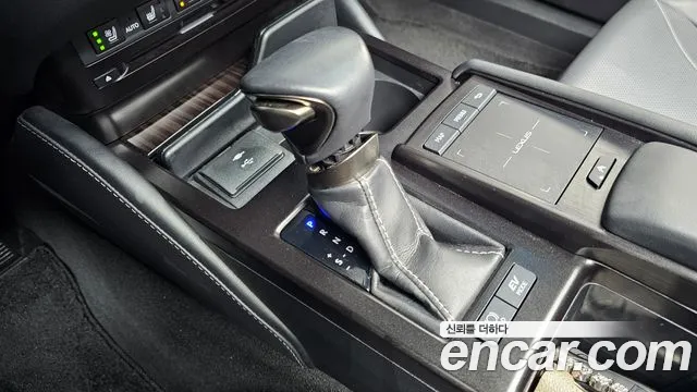 Lexus ES 2021