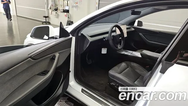 Tesla Model Y 2025