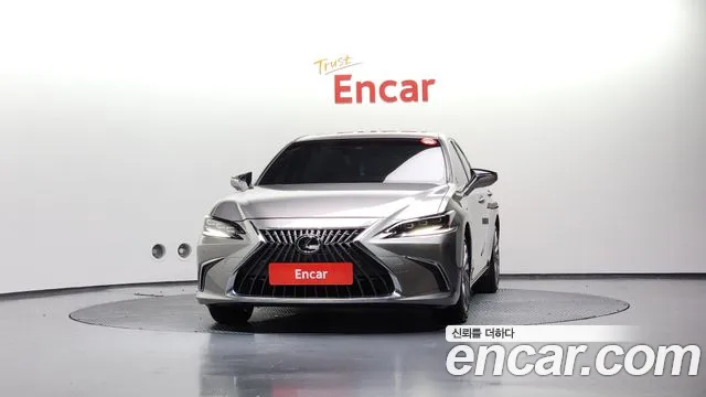 Lexus ES 2023