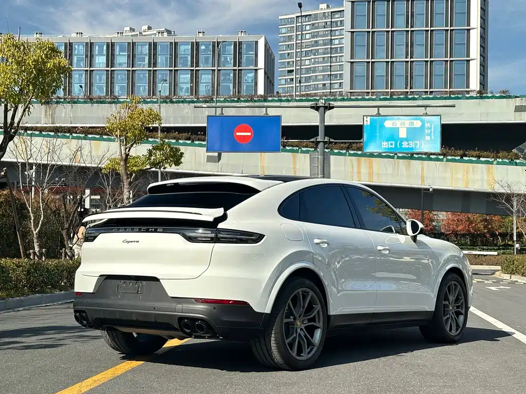 Porsche Cayenne 2023