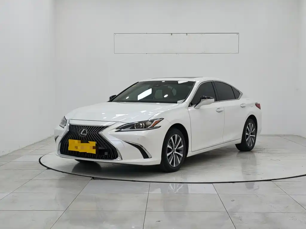 Lexus ES 2022