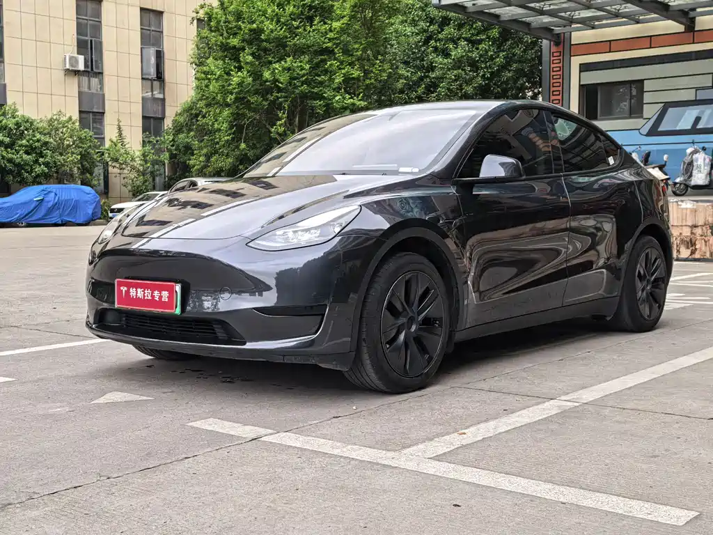 Tesla Model Y 2024