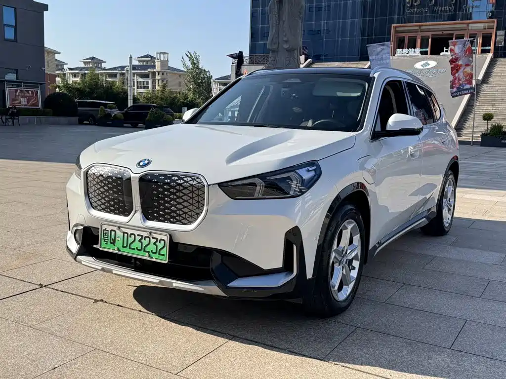 BMW iX1 2025