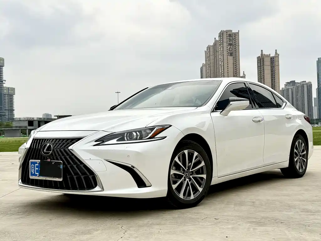 Lexus ES 2023