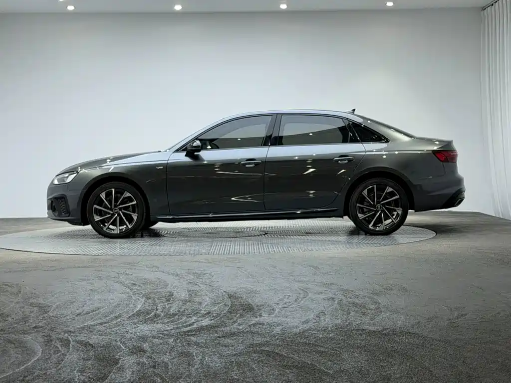 Audi A4 2023