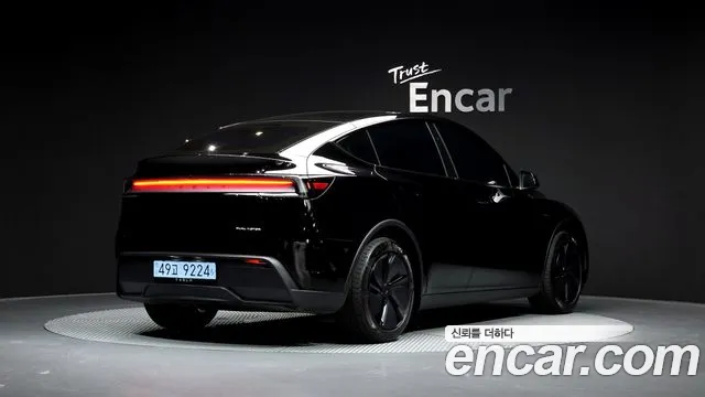Tesla Model Y 2025