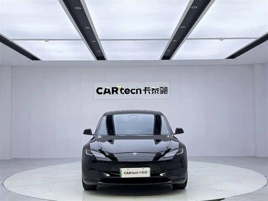 Tesla Model 3 2024