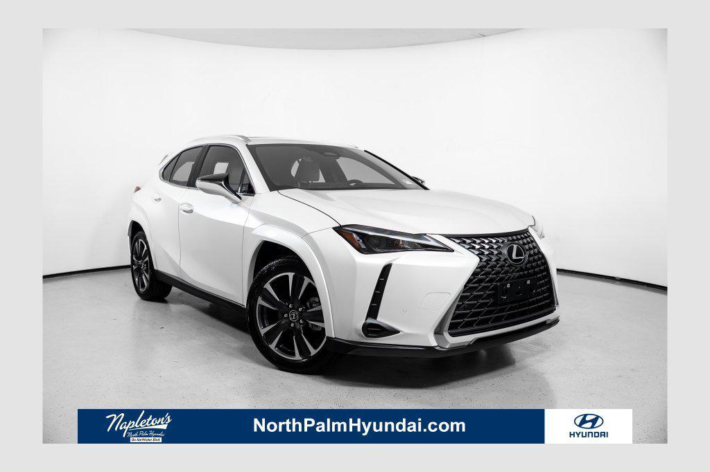 Lexus UX 2025