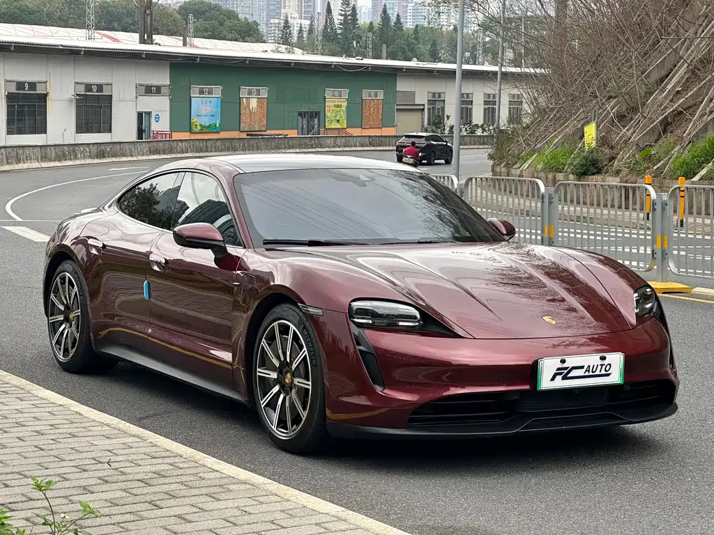 Porsche Taycan 2021
