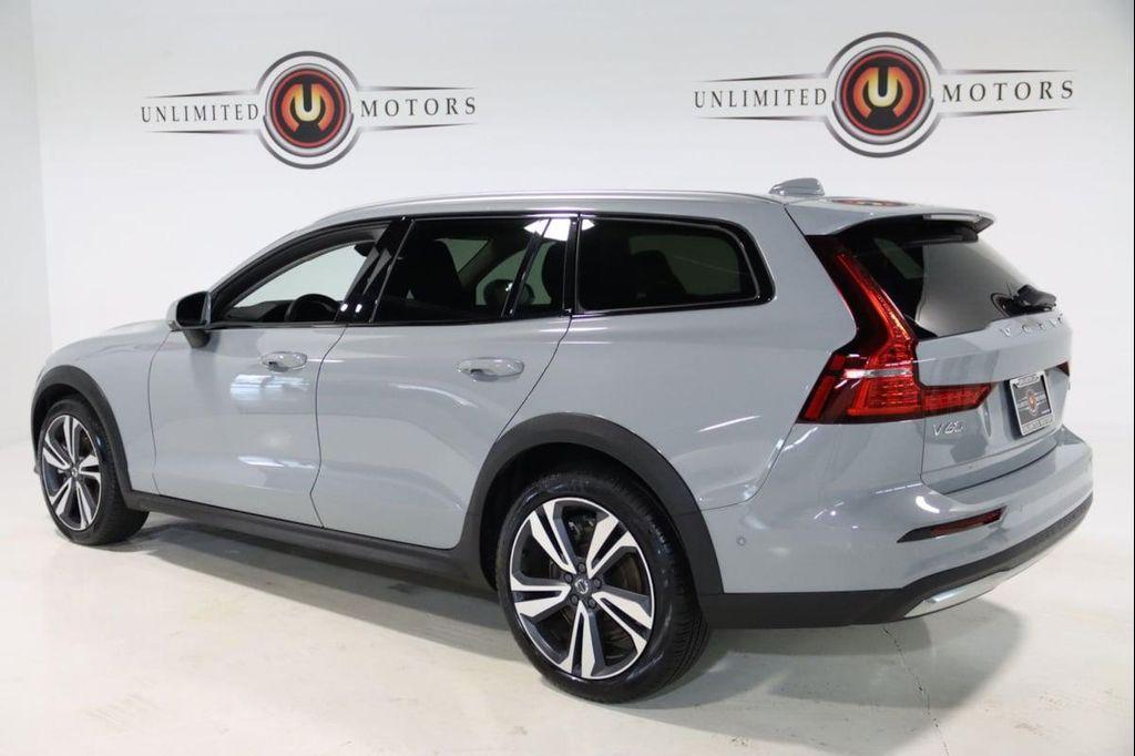 Volvo V60 Cross Country 2025