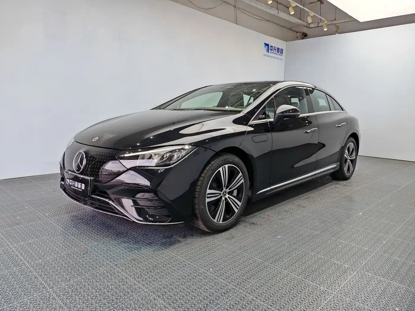 Mercedes-Benz EQE 2025