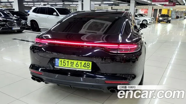 Porsche Panamera 2023