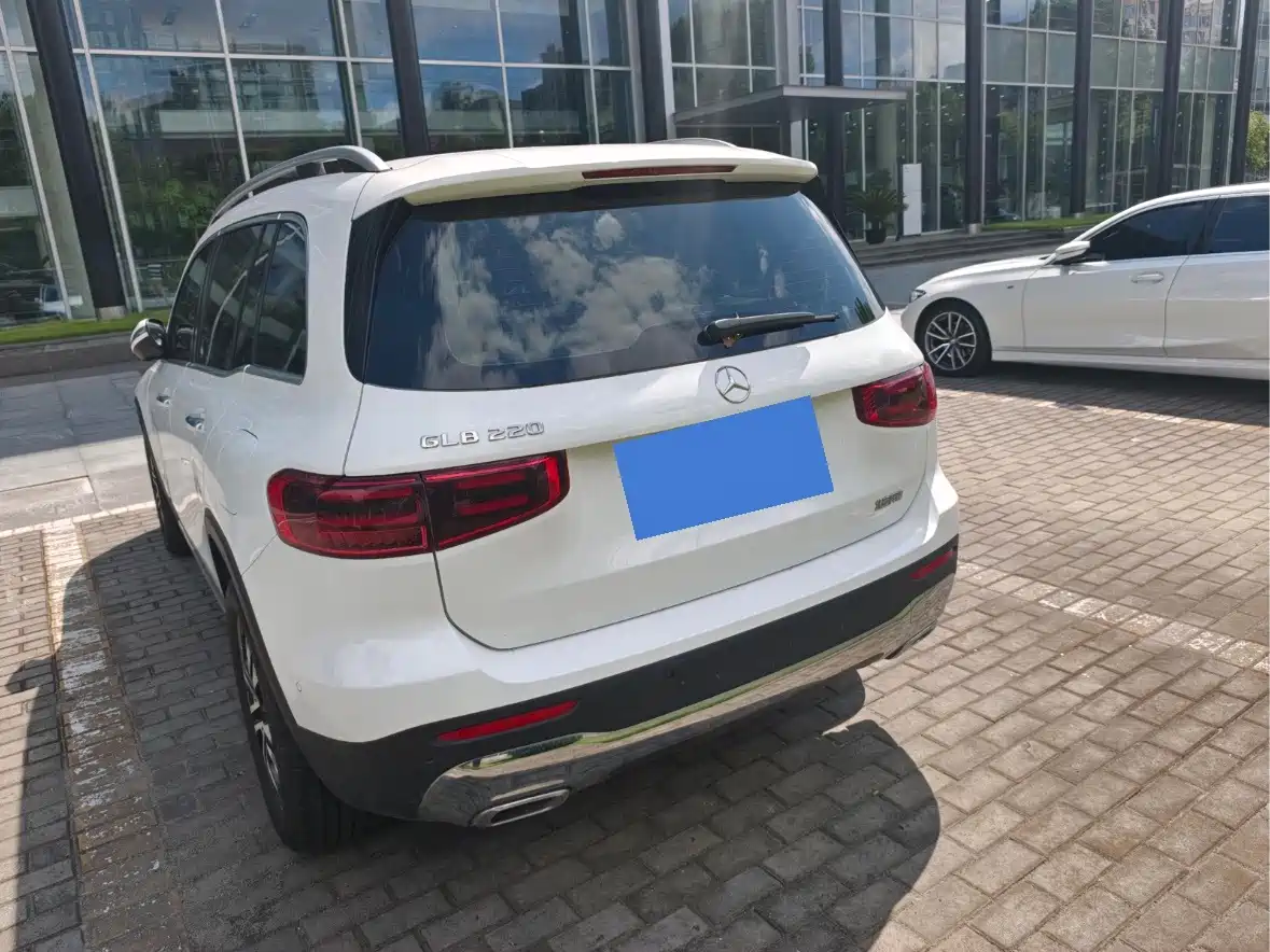 Mercedes-Benz GLB 2024