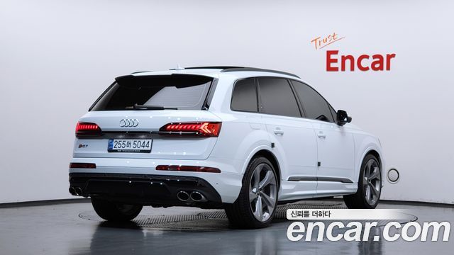 Audi SQ7 2023