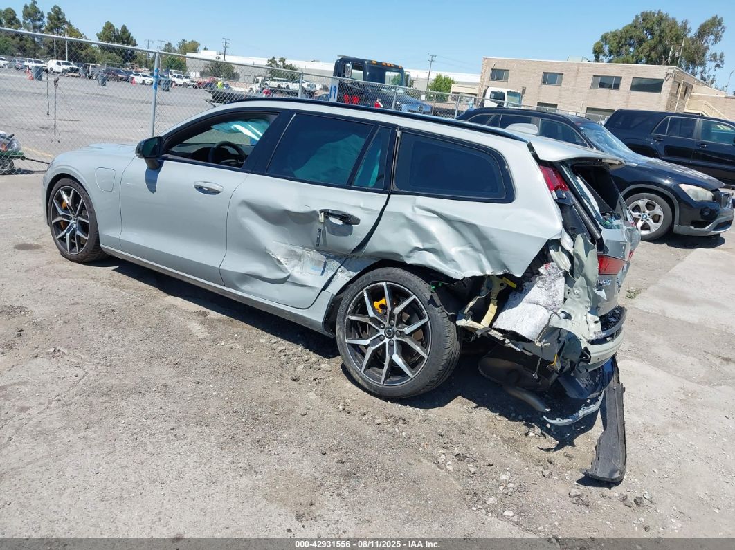 Volvo V60 2025