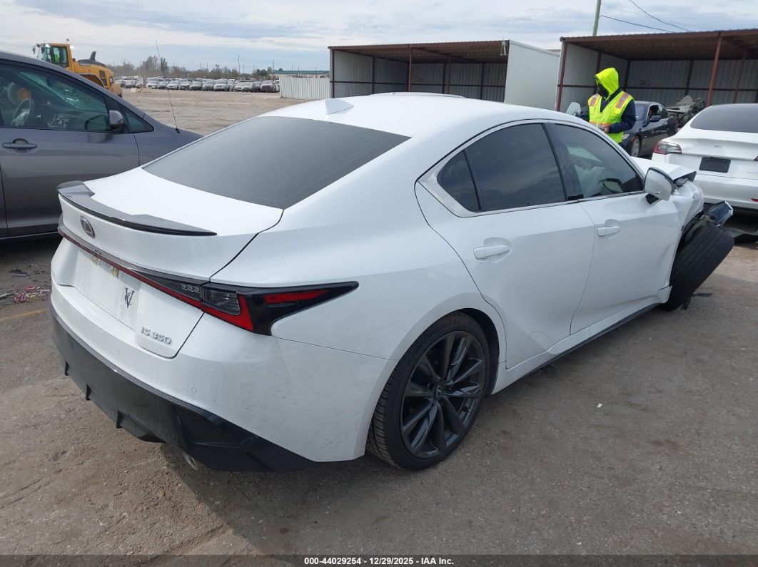 Lexus IS 2023