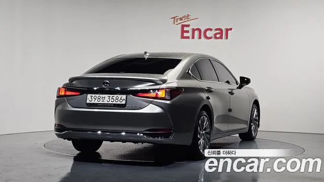 Lexus ES 2023