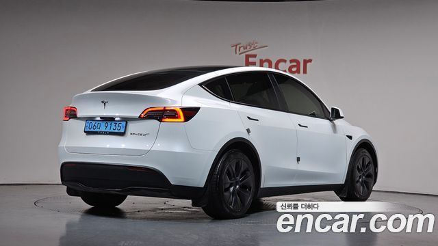 Tesla Model Y 2024