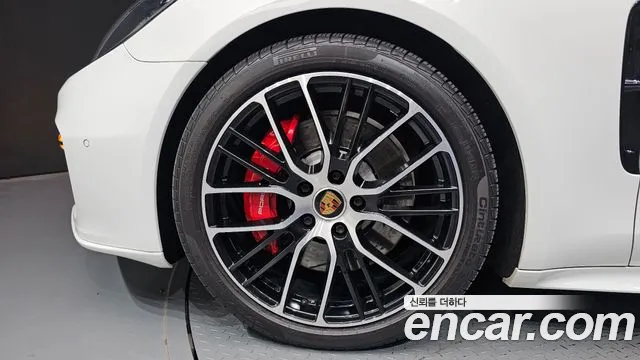 Porsche Panamera 2021