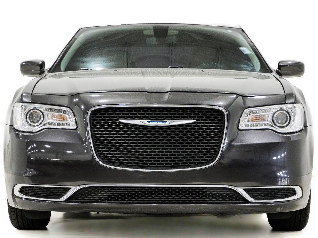 Chrysler 300 2023