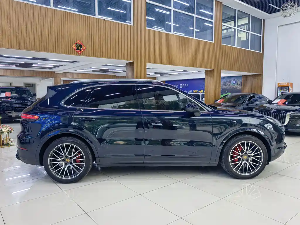 Porsche Cayenne 2022