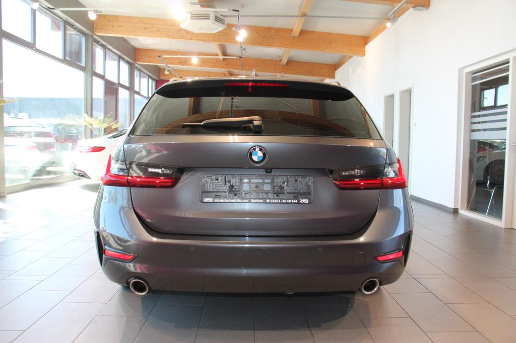 BMW 318 2022